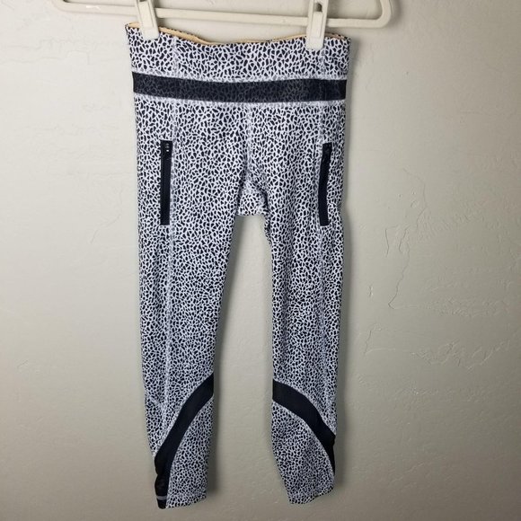 Lululemon Women's Size 2 Crop Black White Leggings - Picture 1 of 7